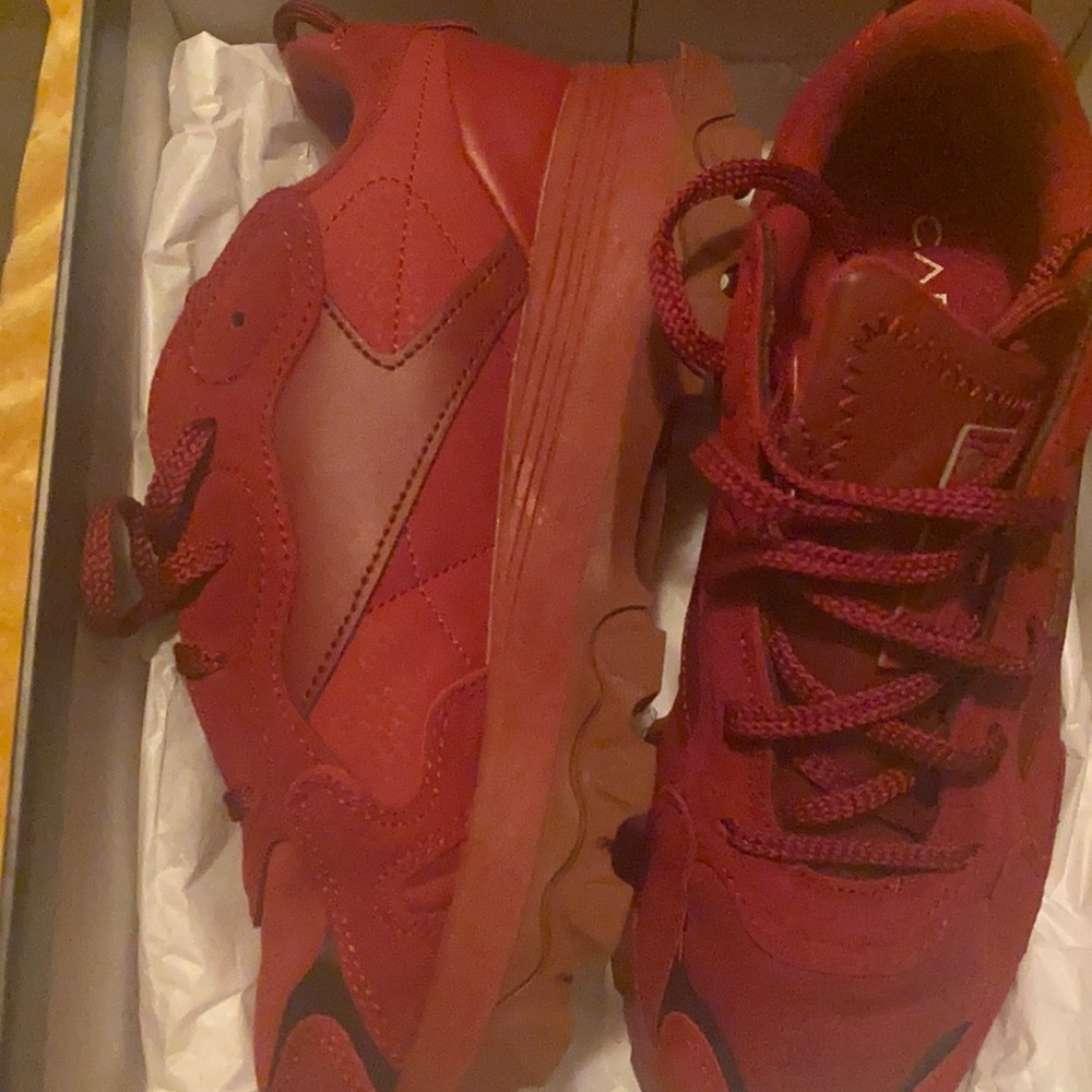 Cardi B Reebok’s. Only worn 1 time. Sizes 5.5 boys size 7.5 women’s.